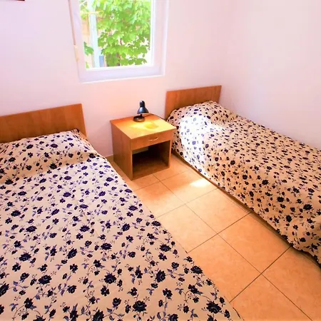 Gabrijela - Beachfront Apartmán *