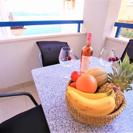 Gabrijela - Beachfront Apartamento