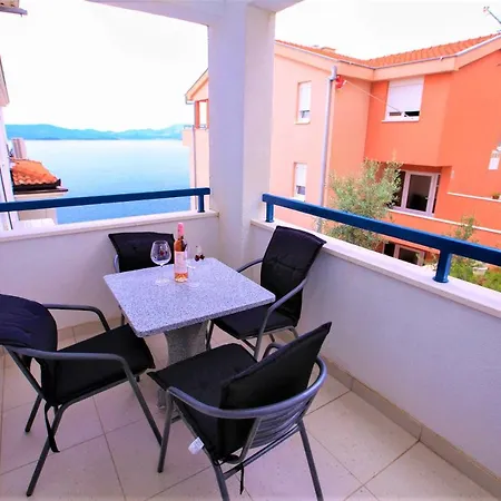 Gabrijela - Beachfront Klek