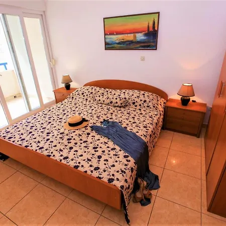 Gabrijela - Beachfront Apartamento Klek