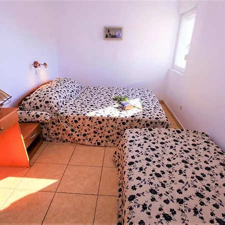 Gabrijela - Beachfront Apartamento Klek
