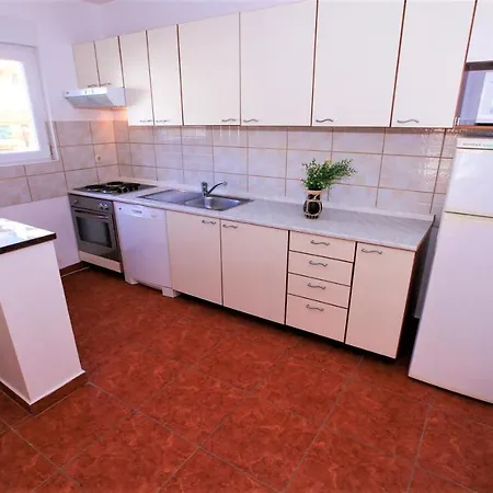 Gabrijela - Beachfront Apartamento Klek