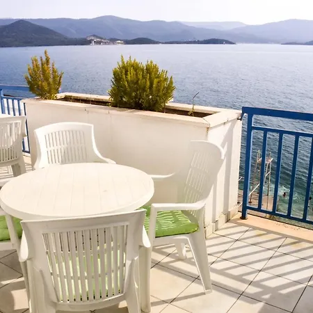 Gabrijela - Beachfront Apartmán *